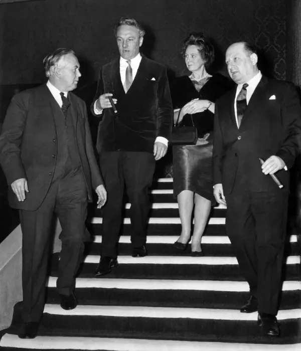 Framed Print : Hugh Cudlipp, Chairman of the Mirror Group of Newspapers (2nd Left) Framed Print : Hugh Cudlipp, Chairman of the Mirror Group of Newspapers (2nd Left)