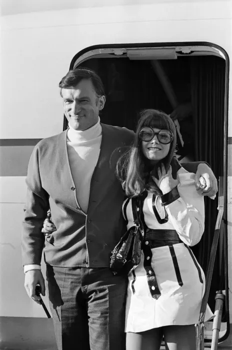 Framed Print : Hugh Hefner arriving at Gatwick Airport with his girlfriend Barbara Benton Framed Print : Hugh Hefner arriving at Gatwick Airport with his girlfriend Barbara Benton