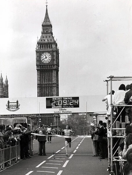 HUGH JONES CROSSES THE FINISH LINE TO WIN THE LONDON MARATHON - 9TH MAY 1982