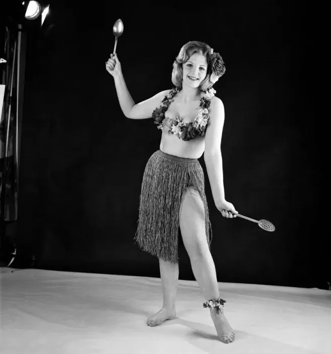 Framed Print : Hula girl costume modelled by Peggy Cage. E500-011