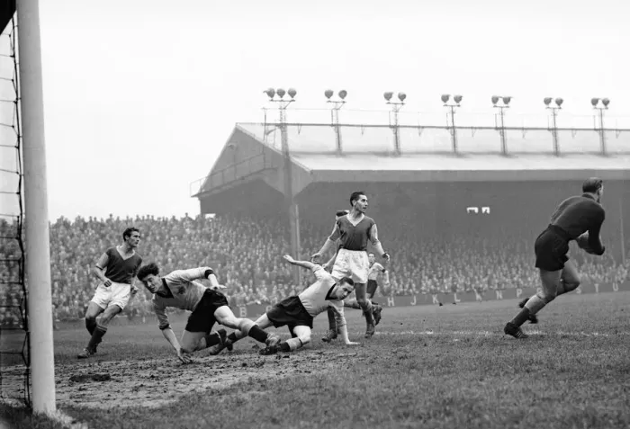 Framed Print : Hull City v. West Ham United. Stan Mortenson of Hull City (3rd from left Framed Print : Hull City v. West Ham United. Stan Mortenson of Hull City (3rd from left