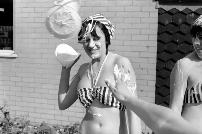 Framed Print : Humour: Throwing: Fight: Custard Pies. April 1977 77-02002