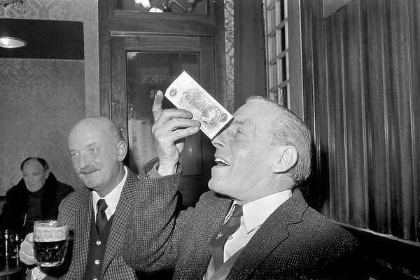 Humour  /  Unusual. John Mitchell balancing a pound note. February 1975 75-00662-002