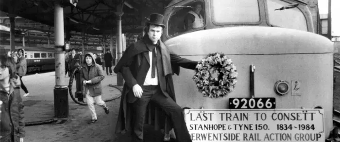 Framed Print : Hundreds of rail fans turned out to give the Consett-Newcastle rail service a farewell