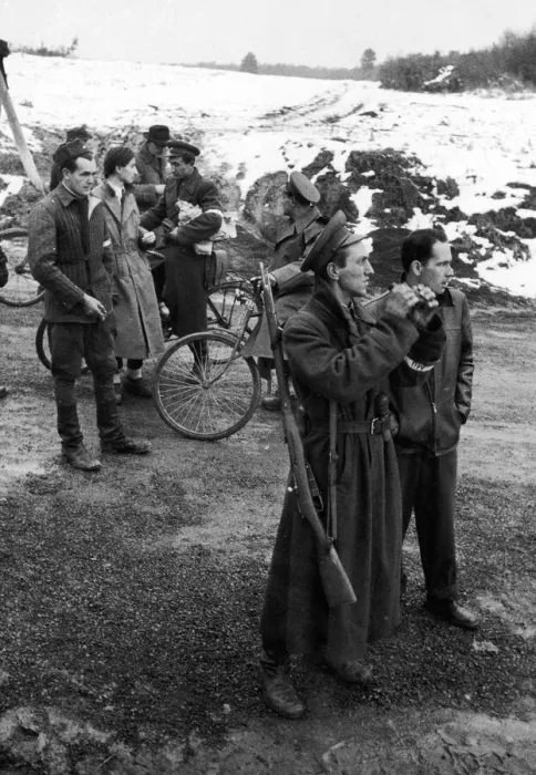 Framed Print : Hungarian Revolt 1956. Freedom fighters gather on the Austrian border following Framed Print : Hungarian Revolt 1956. Freedom fighters gather on the Austrian border following