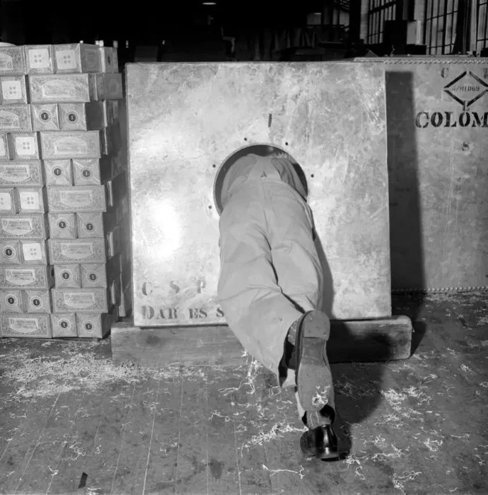 Framed Print : Huntley and Palmer Biscuits: Boys in biscuit factory seen here loading crate for export Framed Print : Huntley and Palmer Biscuits: Boys in biscuit factory seen here loading crate for export