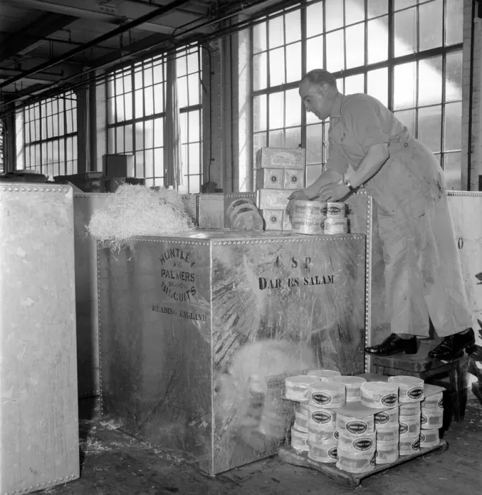 Framed Print : Huntley and Palmer Biscuits: Boys in biscuit factory seen here loading crate for export Framed Print : Huntley and Palmer Biscuits: Boys in biscuit factory seen here loading crate for export