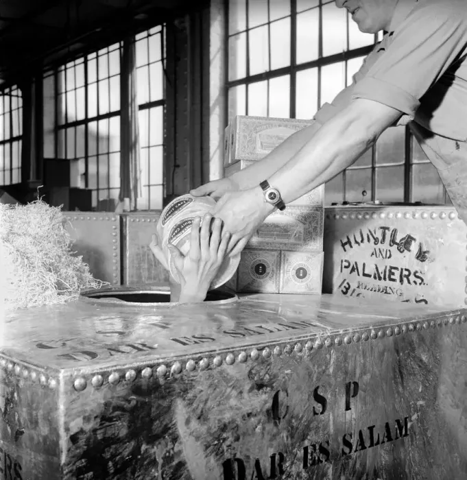 Framed Print : Huntley and Palmer Biscuits: Boys in biscuit factory seen here loading crate for export