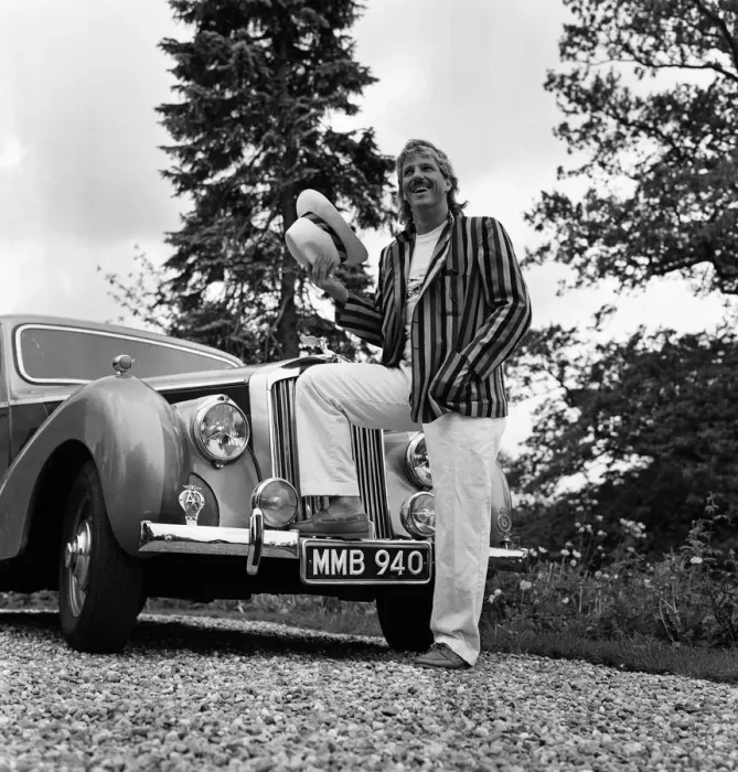 Framed Print : Ian Botham in his new role as fashion model, Birtles Hall, Cheshire. 7th June 1985
