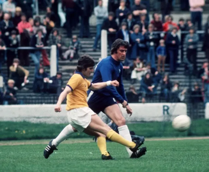 Framed Print : Ian Hutchinson Chelsea 1975 football Chelsea v Everton Framed Print : Ian Hutchinson Chelsea 1975 football Chelsea v Everton