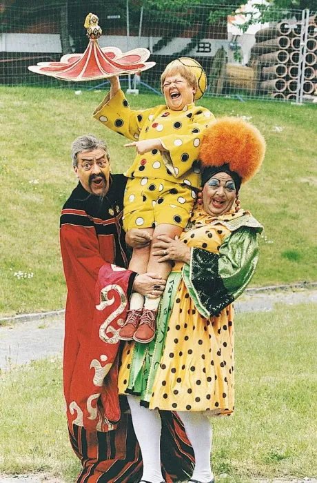 Framed Print : Ian & Janette Tough with Russell Lane in pantomime outfits - Aladdin at Pavilion Theatre Framed Print : Ian & Janette Tough with Russell Lane in pantomime outfits - Aladdin at Pavilion Theatre