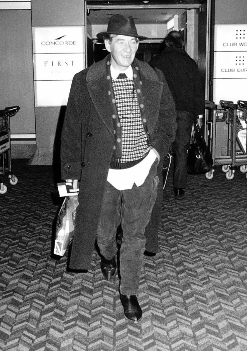 Framed Print : Ian McKellen actor leaving Heathrow Airport for New York Framed Print : Ian McKellen actor leaving Heathrow Airport for New York