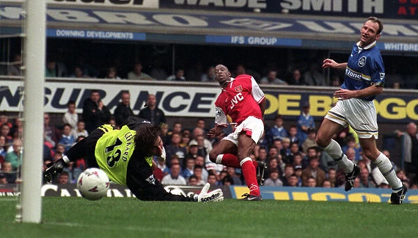 Ian Wright Arsenal Player scoring goal September 1997 scores a goal at Goodison