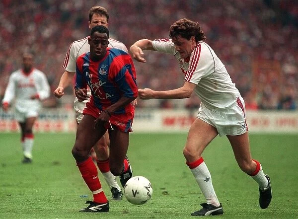 Ian Wright and Steve Bruce in FA cup final 1990 Crystal Palace v Manchester United