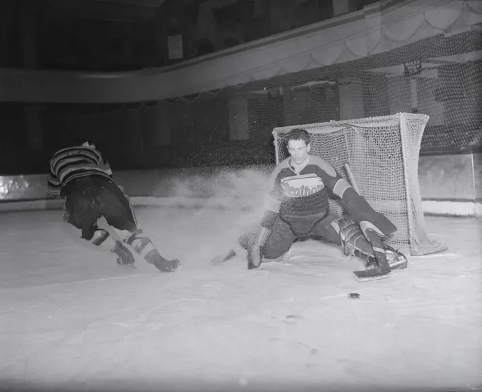 Framed Print : Ice-Hockey Earl Berker, Goalie Streatham Ice Hockey Team Streatham v