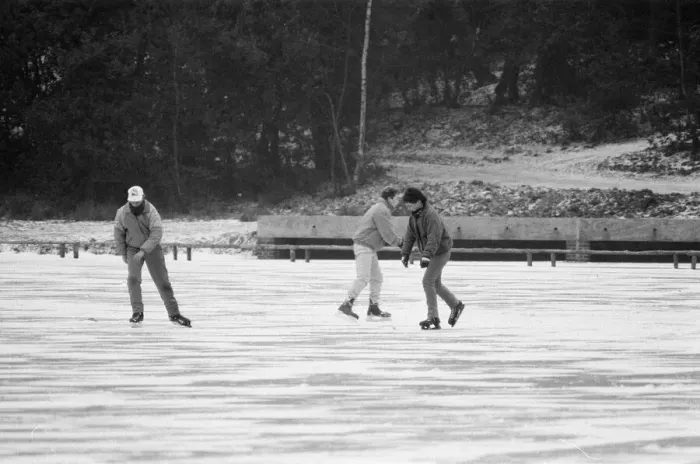 Framed Print : Ice Skating on frozen lake, Sutton Park, Birmingham, England, 17th February 1986 Framed Print : Ice Skating on frozen lake, Sutton Park, Birmingham, England, 17th February 1986