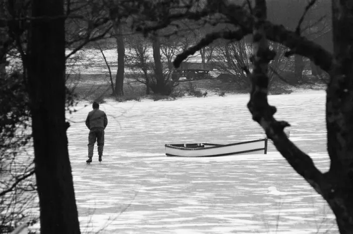 Framed Print : Ice Skating on frozen lake, Sutton Park, Birmingham, England, 17th February 1986 Framed Print : Ice Skating on frozen lake, Sutton Park, Birmingham, England, 17th February 1986