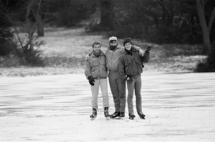 Framed Print : Ice Skating on frozen lake, Sutton Park, Birmingham, England, 17th February 1986 Framed Print : Ice Skating on frozen lake, Sutton Park, Birmingham, England, 17th February 1986
