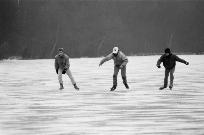 Framed Print : Ice Skating on frozen lake, Sutton Park, Birmingham, England, 17th February 1986 Framed Print : Ice Skating on frozen lake, Sutton Park, Birmingham, England, 17th February 1986