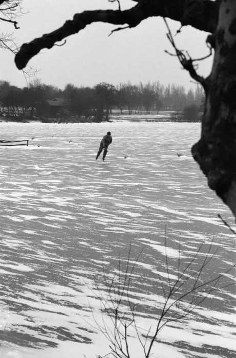 Framed Print : Ice Skating on frozen lake, Sutton Park, Birmingham, England, 17th February 1986
