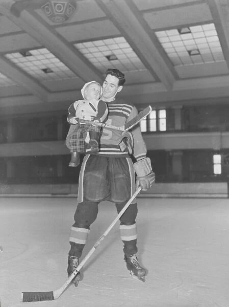 Ice-Skating Jack Leckie & Grant Evans (2) 21  /  3  /  1952 C1246  /  1
