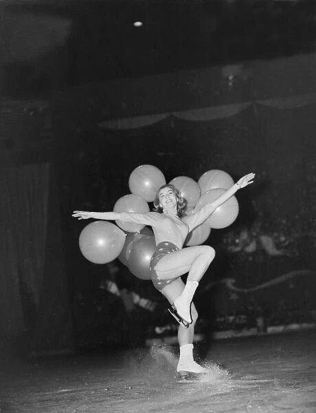 Ice Skating - Shirley Burke DM 3  /  3  /  1952 C1059  /  1