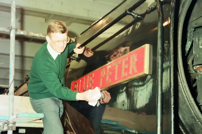 Framed Print : ICI Train Preservation, 4th January 1994. Dave Pearson polishes the name plate of