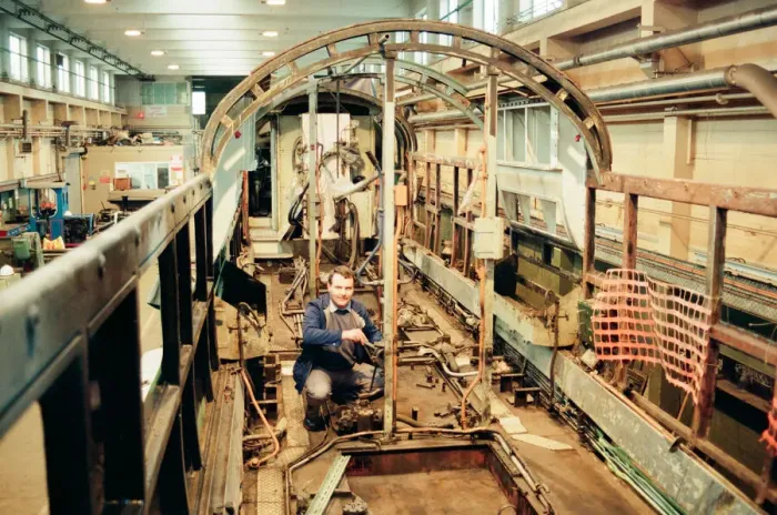 Framed Print : ICI Train Preservation, 4th January 1994. Terry Bye in the area where the Deltic power
