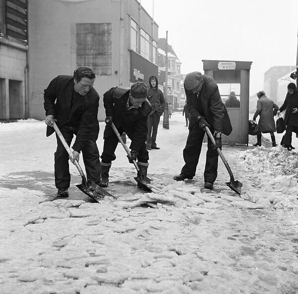 Icy pavements in Middlesbrough. 1971