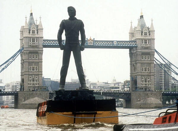 One of the many identical Michael Jackson statues on the Thames for the HIStory album