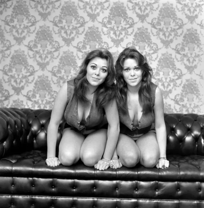 Framed Print : Identical Twins: Jackie and Lorraine Docker. January 1975 75-00595-008 Framed Print : Identical Twins: Jackie and Lorraine Docker. January 1975 75-00595-008