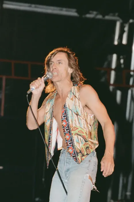Framed Print : Iggy Pop (USA singer) performing at The Reading Rock Festival, Little Johns Farm