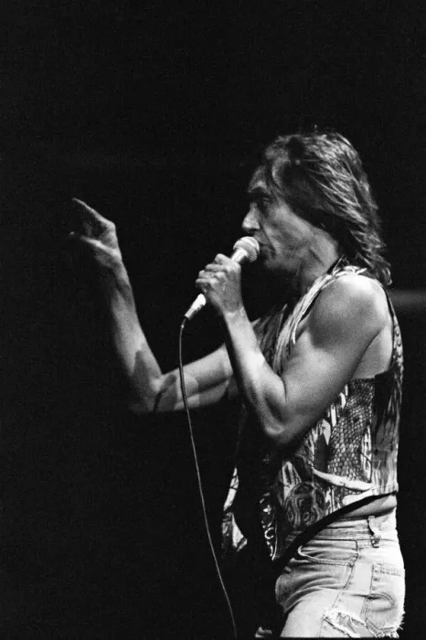 Framed Print : Iggy Pop (USA singer) performing at The Reading Rock Festival, Little Johns Farm