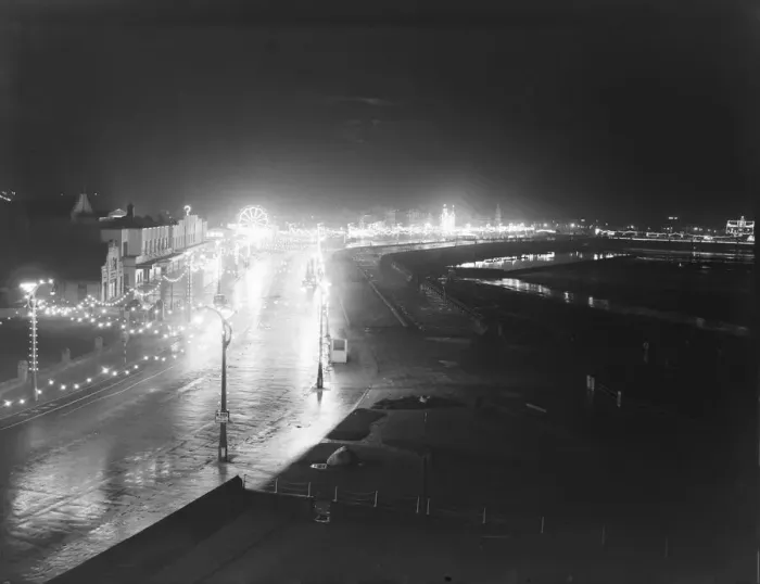 Framed Print : Illuminations at Morecombe Lancs 1950 The Promenade