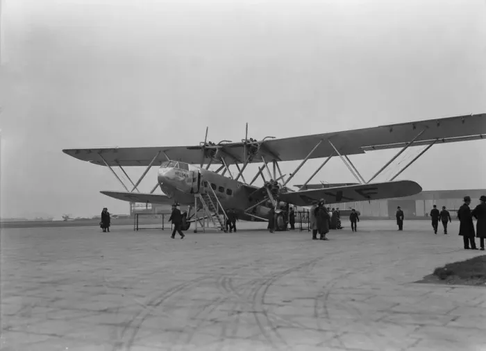 Framed Print : The Imperial Airways Handley Page H. P. 45 airliner Helena sit on the apron of Croydon Framed Print : The Imperial Airways Handley Page H. P. 45 airliner Helena sit on the apron of Croydon