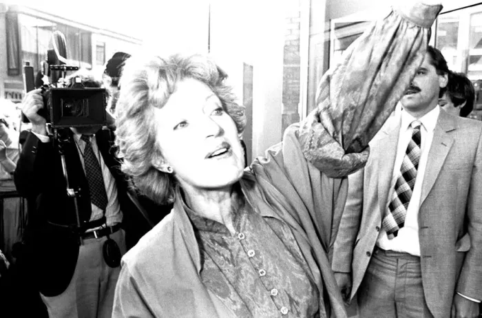 Framed Print : Impressionist Janet Brown was in North Shields on 1st September 1982 opening a brand new Framed Print : Impressionist Janet Brown was in North Shields on 1st September 1982 opening a brand new