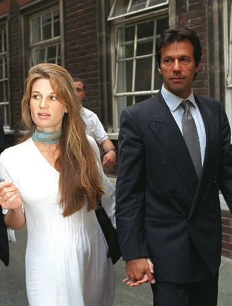 Imran and Jemima Khan arrive at Court to Fight Allegations that Imran called Allan Lamb