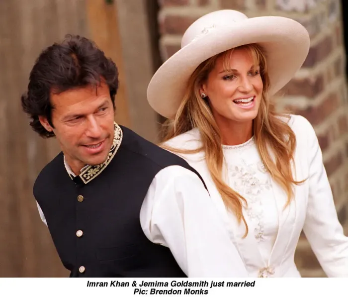 Framed Print : Imran Khan and society heiress Jemima Goldsmith stand for photographers after their