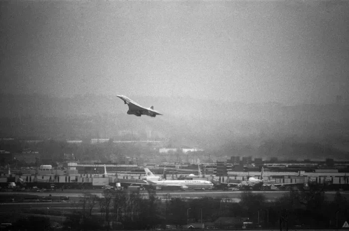 Framed Print : Inaugural commercial flights of the supersonic airliner Concorde on 21st January 1976 Framed Print : Inaugural commercial flights of the supersonic airliner Concorde on 21st January 1976