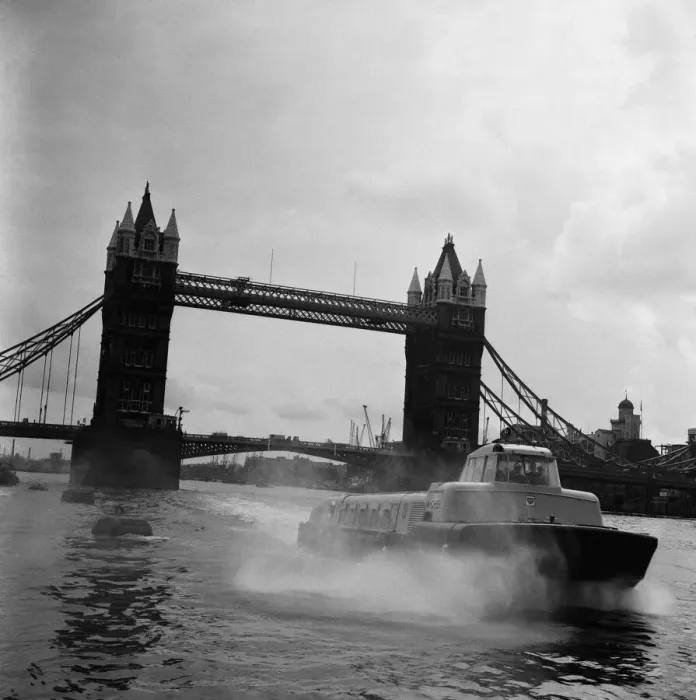 Framed Print : The inaugural day of the first passenger hovercraft service on the Thames with a Denny D2 Framed Print : The inaugural day of the first passenger hovercraft service on the Thames with a Denny D2