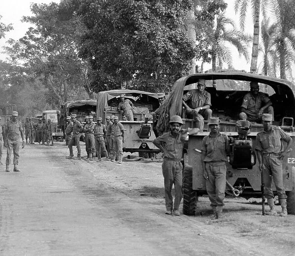 India - War Scenes - 1971 soldiers and army trucks 13  /  06  /  1971 DM71