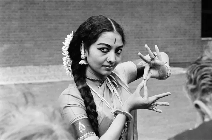 Framed Print : Indian Classical Dancers, London, 28th August 1965. Dancer poses for photographer