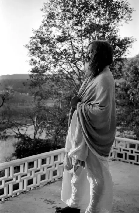 Framed Print : Indian religious spiritual leader Maharishi Mahesh Yogi. February 1968 Y01671-003 Framed Print : Indian religious spiritual leader Maharishi Mahesh Yogi. February 1968 Y01671-003