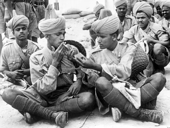 Framed Print : Indian troops including sappers and miners having a cigarette during a quick rest break Framed Print : Indian troops including sappers and miners having a cigarette during a quick rest break