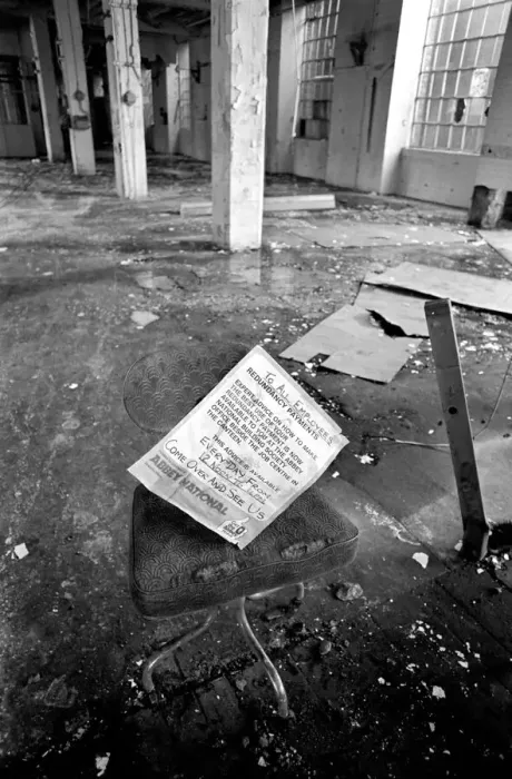 Framed Print : Industrial Decay: The derelict Singer Sewing machine factory in Dundee Framed Print : Industrial Decay: The derelict Singer Sewing machine factory in Dundee