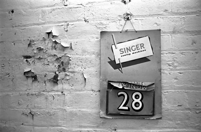 Framed Print : Industrial Decay: The derelict Singer Sewing machine factory in Dundee