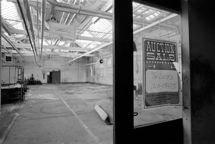 Framed Print : Industrial Decay: The derelict Singer Sewing machine factory in Dundee