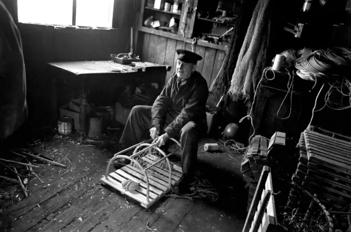 Framed Print : Industry: Fishing: An old fisherman of Beadnell on the Northumberland coast