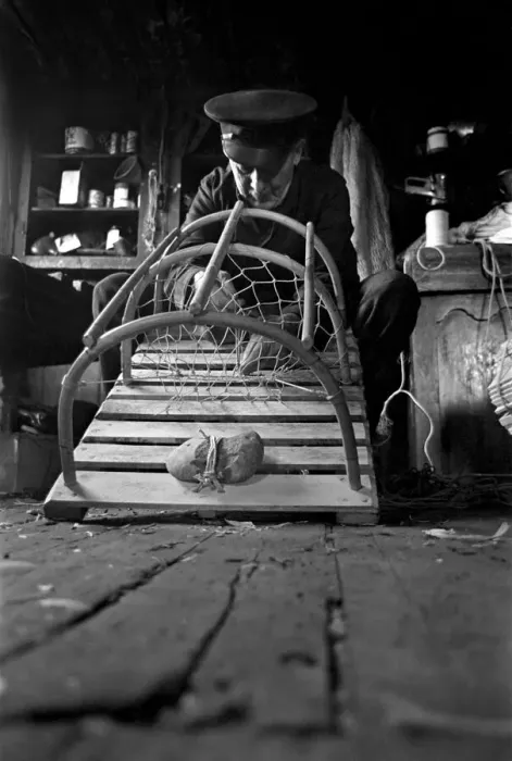 Framed Print : Industry: Fishing: An old fisherman of Beadnell on the Northumberland coast