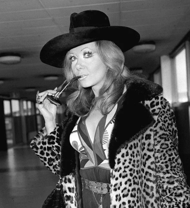 Framed Print : Ingrid Pitt arriving at Heathrow airport from Rome where she has had talks about her new Framed Print : Ingrid Pitt arriving at Heathrow airport from Rome where she has had talks about her new